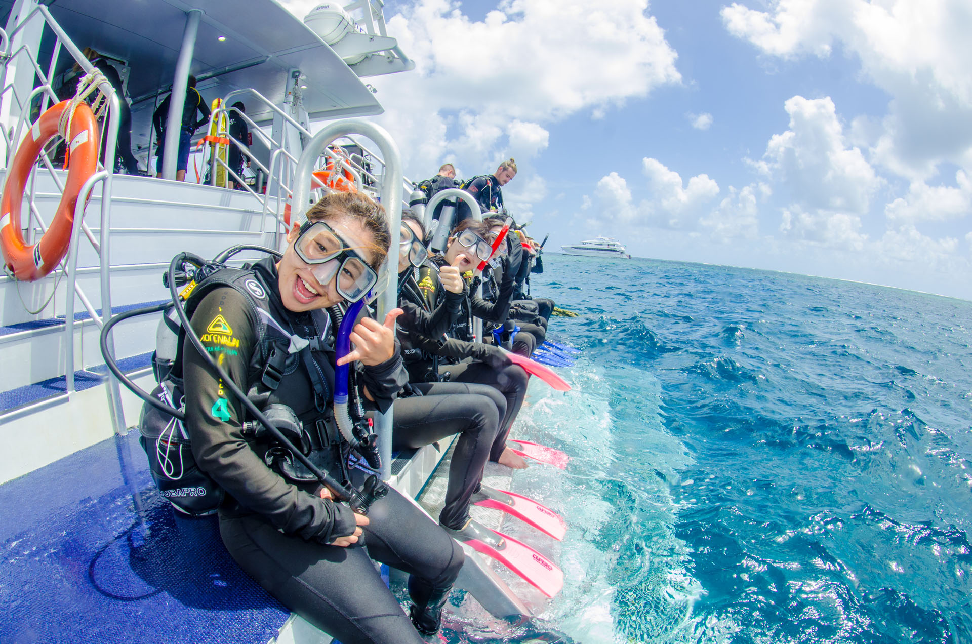 diving tour great barrier reef